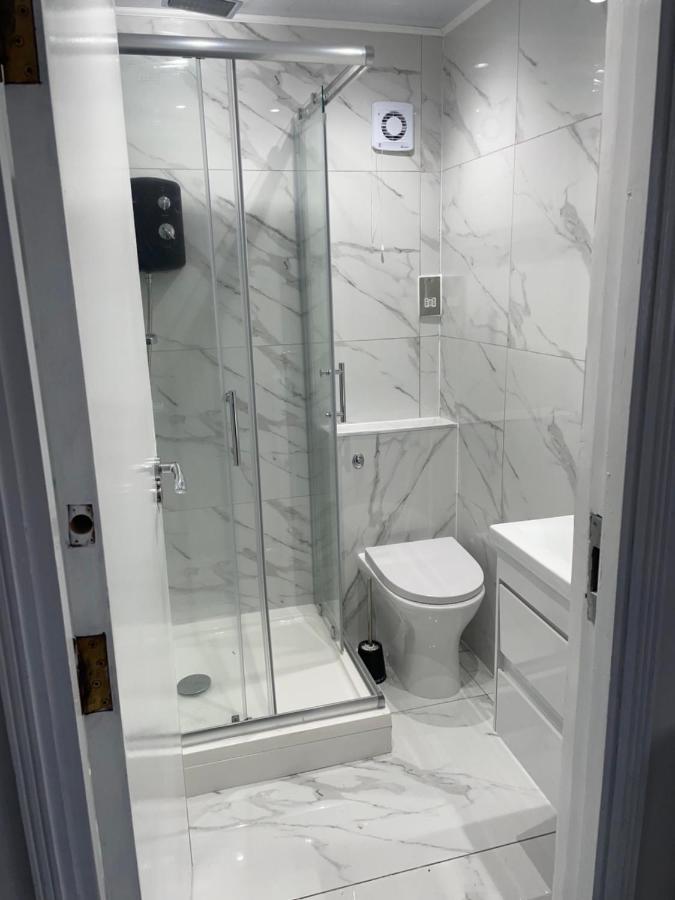 לונדון Newly Renovated Studio In Acton מראה חיצוני תמונה