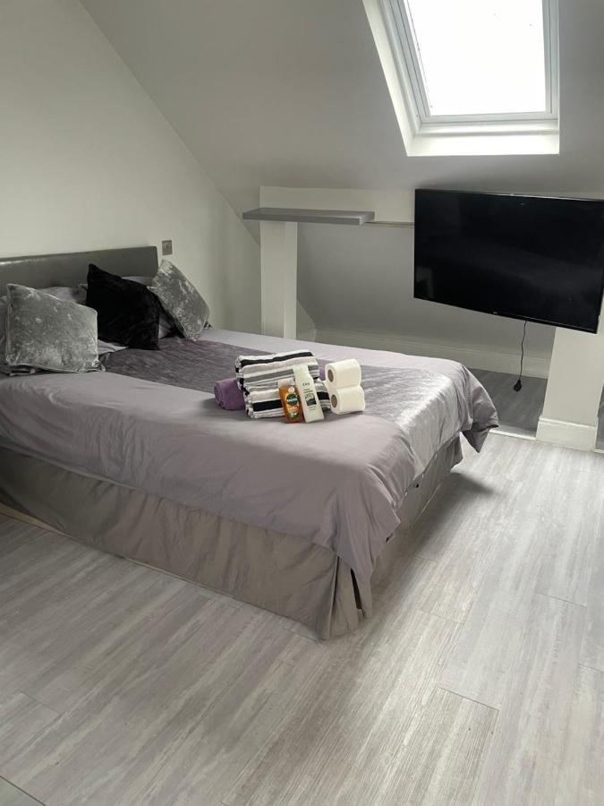 לונדון Newly Renovated Studio In Acton מראה חיצוני תמונה