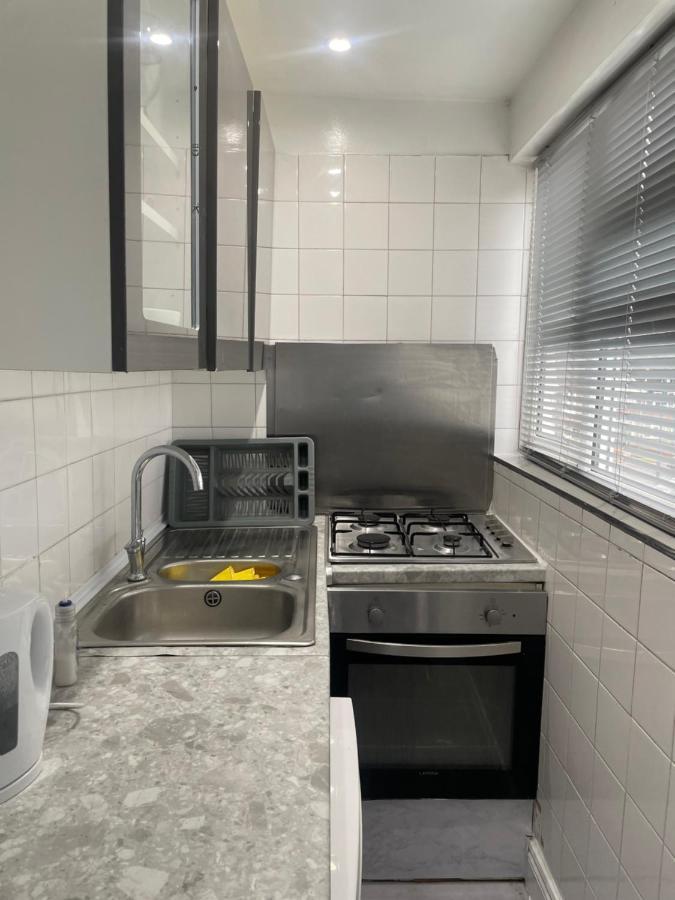 לונדון Newly Renovated Studio In Acton מראה חיצוני תמונה